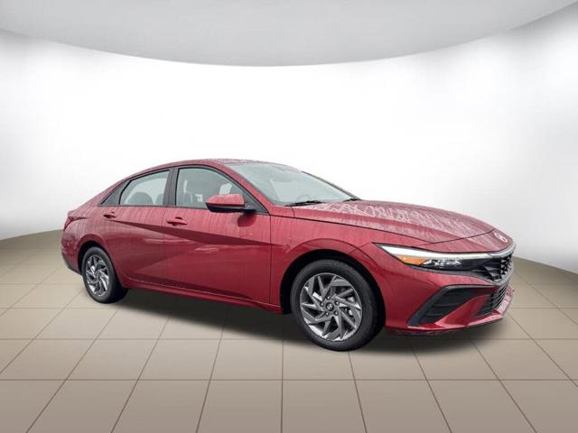 2024 Hyundai Elantra SEL FWD