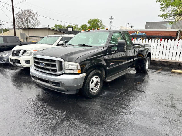 2004 Ford Super Duty F-350 DRW Lariat