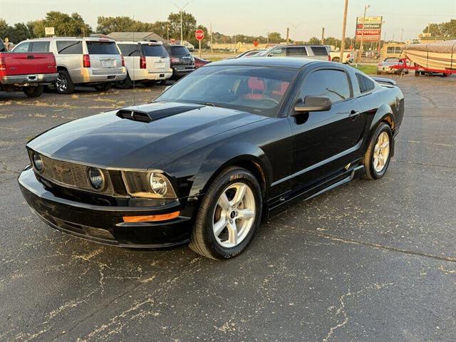 2005 Ford Mustang GT Deluxe