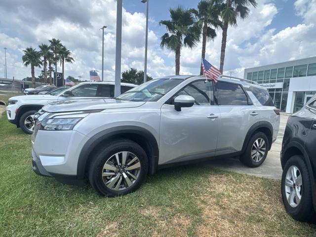 2025 Nissan Pathfinder SL