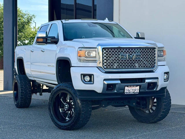 2015 GMC Sierra 2500HD available WiFi Denali