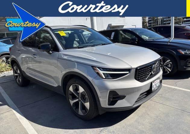 2023 Volvo XC40 B5 Plus Dark Theme AWD