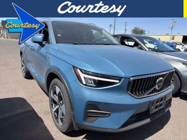 2025 Volvo XC40 B5 Core Bright Theme AWD