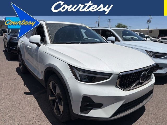 2025 Volvo XC40 B5 Plus Bright Theme AWD