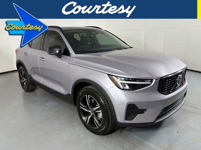 2026 Volvo XC40 B5 Core AWD