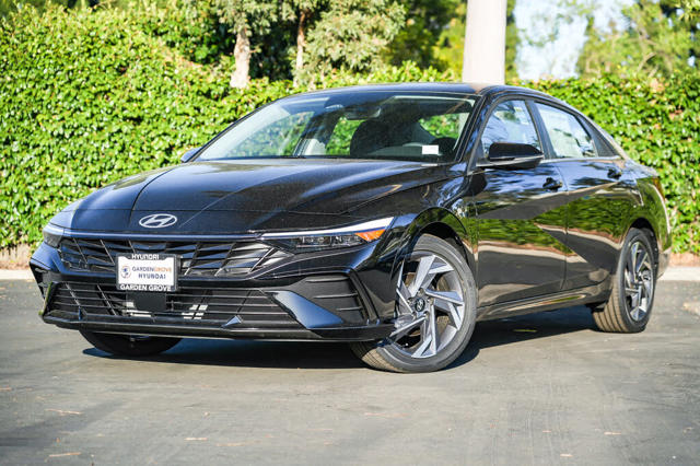 2026 Hyundai Elantra Limited FWD