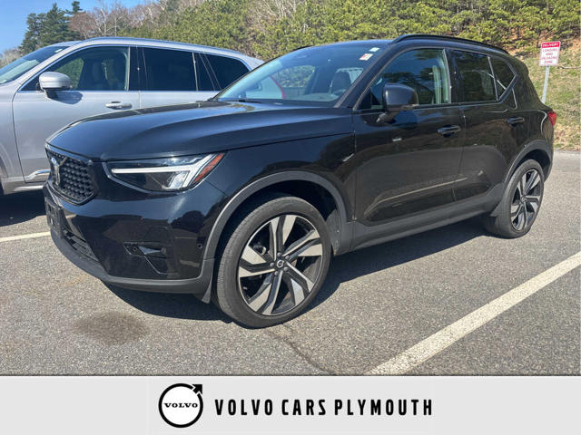 2023 Volvo XC40 B5 Plus Dark Theme AWD
