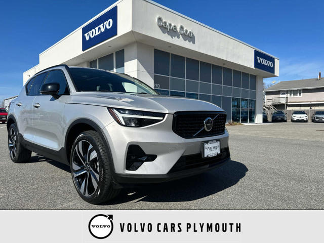 2023 Volvo XC40 B5 Plus Dark Theme AWD