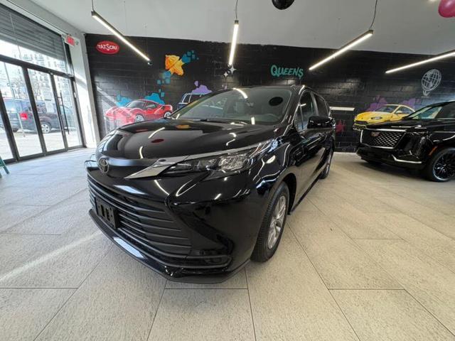 2026 Toyota Sienna LE 8-Passenger FWD