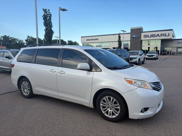 2015 Toyota Sienna XLE 7-Passenger Auto Access Se
