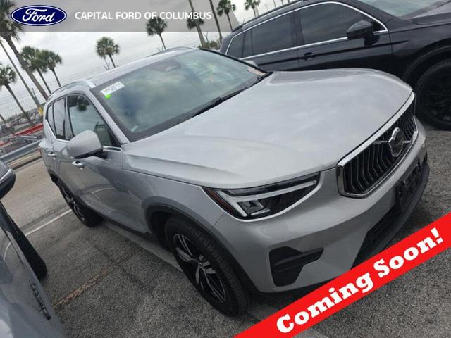 2025 Volvo XC40 B5 Core Bright Theme AWD
