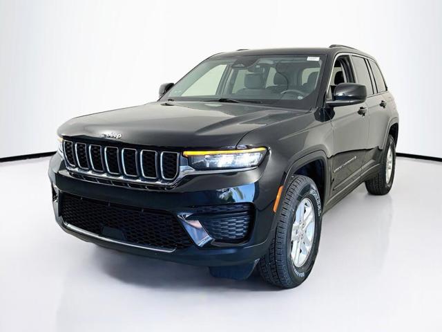 2023 Jeep Grand Cherokee Laredo 4WD