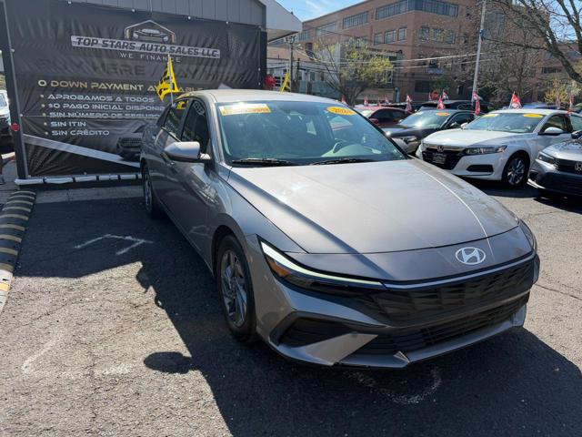 2024 Hyundai Elantra SEL FWD