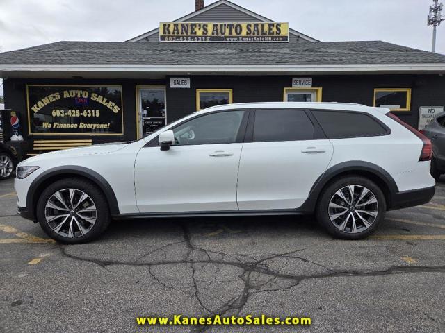 2022 Volvo V90 Cross Country B6