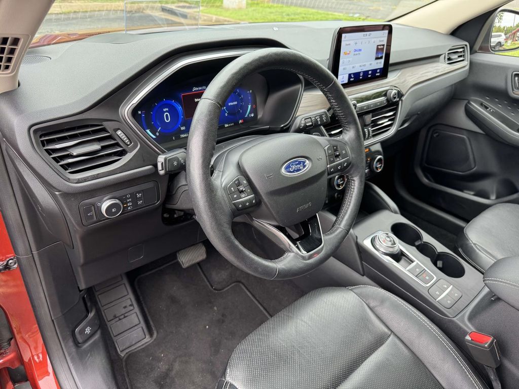 2020 Ford Escape Titanium — photo 1 of 12