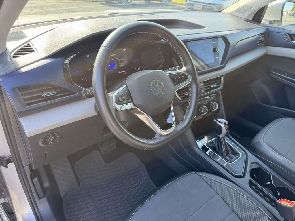 2023 Volkswagen Taos 1.5T SE — photo 1 of 12