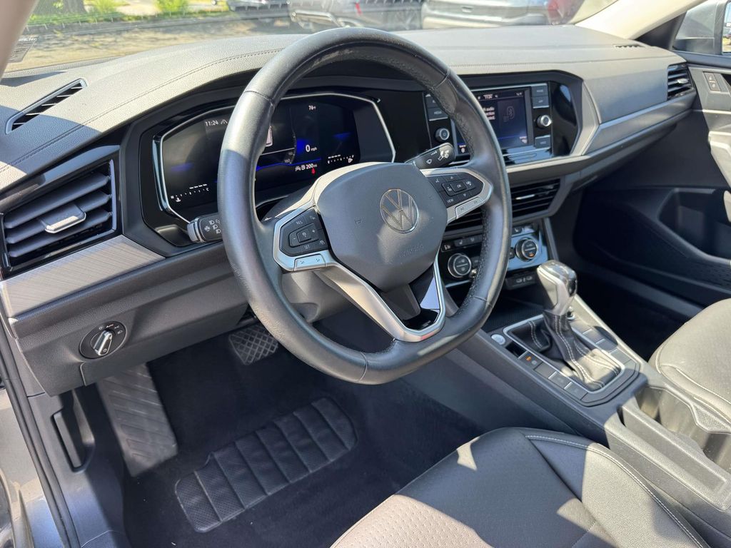 2024 Volkswagen Jetta 1.5T SE — photo 1 of 12