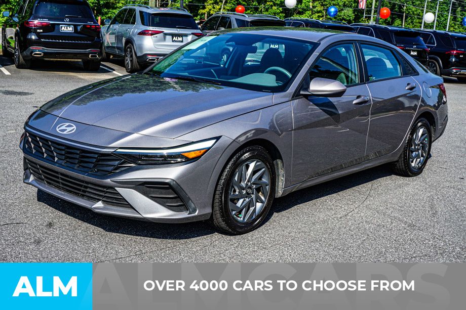 2024 Hyundai Elantra SEL — photo 1 of 12