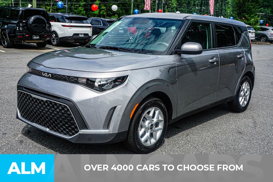 2025 Kia Soul LX — photo 1 of 12