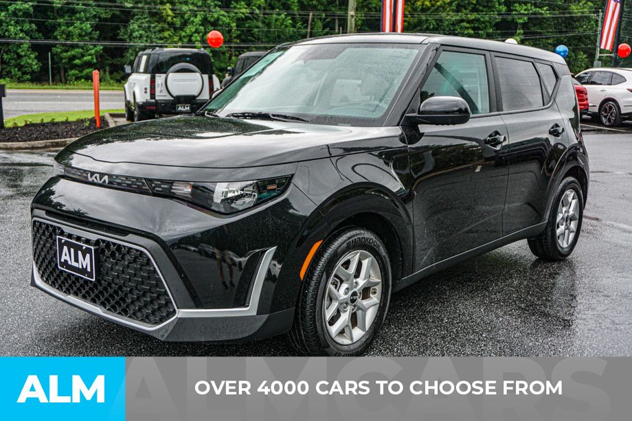 2025 Kia Soul LX — photo 1 of 12