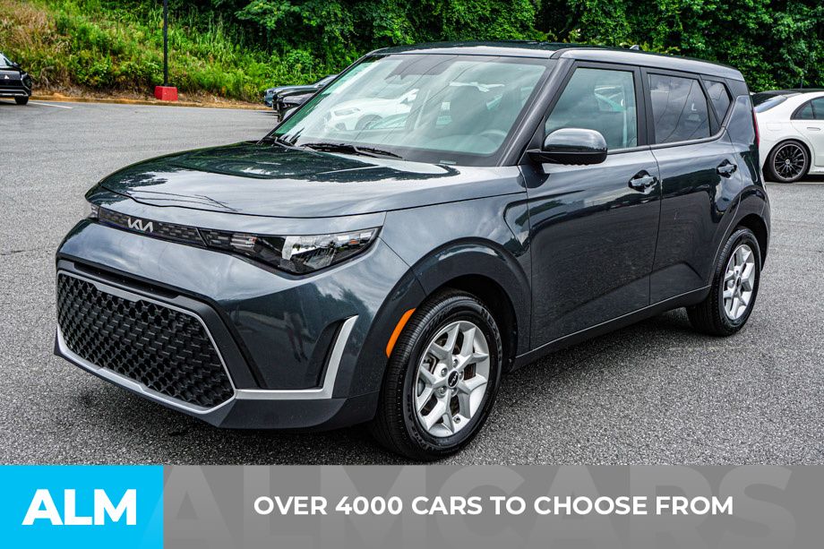 2025 Kia Soul LX — photo 1 of 12