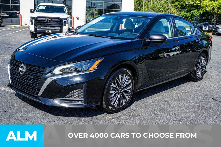 2025 Nissan Altima 2.5 SV — photo 1 of 12
