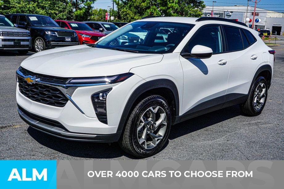 2025 Chevrolet Trax LT — photo 1 of 12