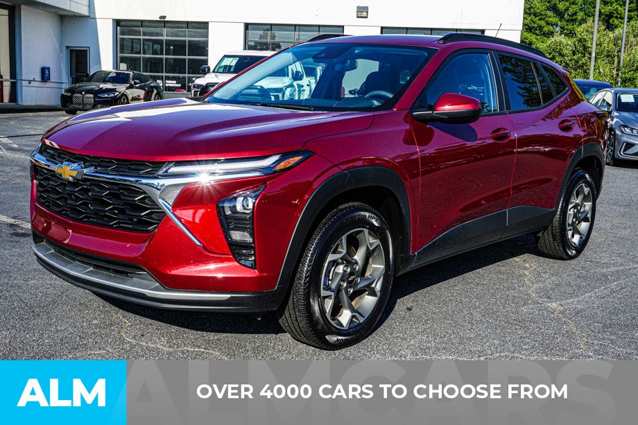 2025 Chevrolet Trax LT — photo 1 of 12