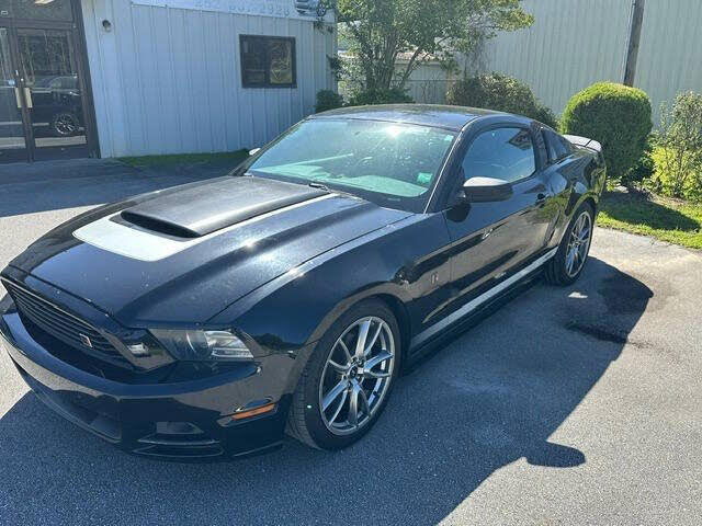 2013 Ford Mustang V6 Premium Coupe RWD