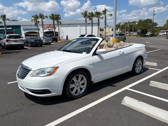 2013 Chrysler 200 Touring