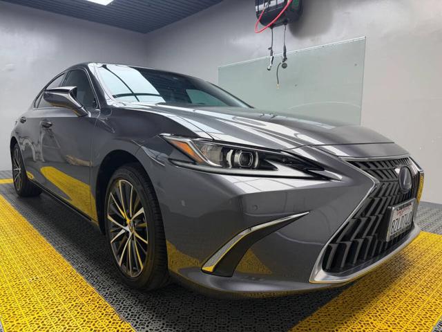 2022 Lexus ES 300h Base