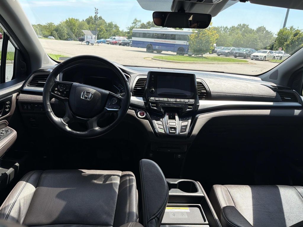 2020 Honda Odyssey Elite — photo 1 of 12