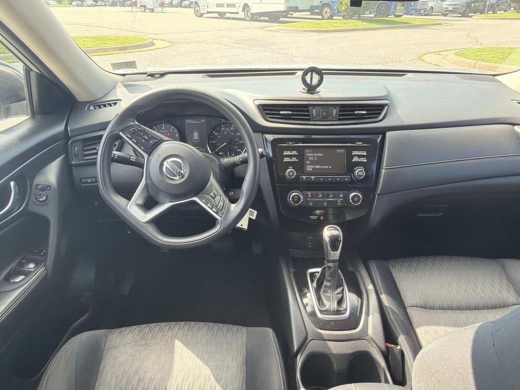 2017 Nissan Rogue S — photo 1 of 12