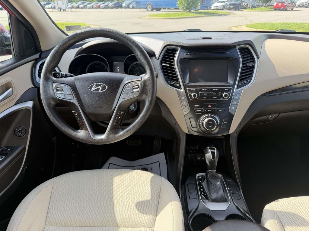 2018 Hyundai Santa Fe SE — photo 1 of 12