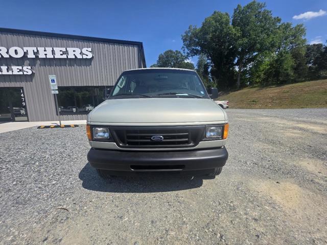 2004 Ford E-Series E-350 Super Duty XL Passenger