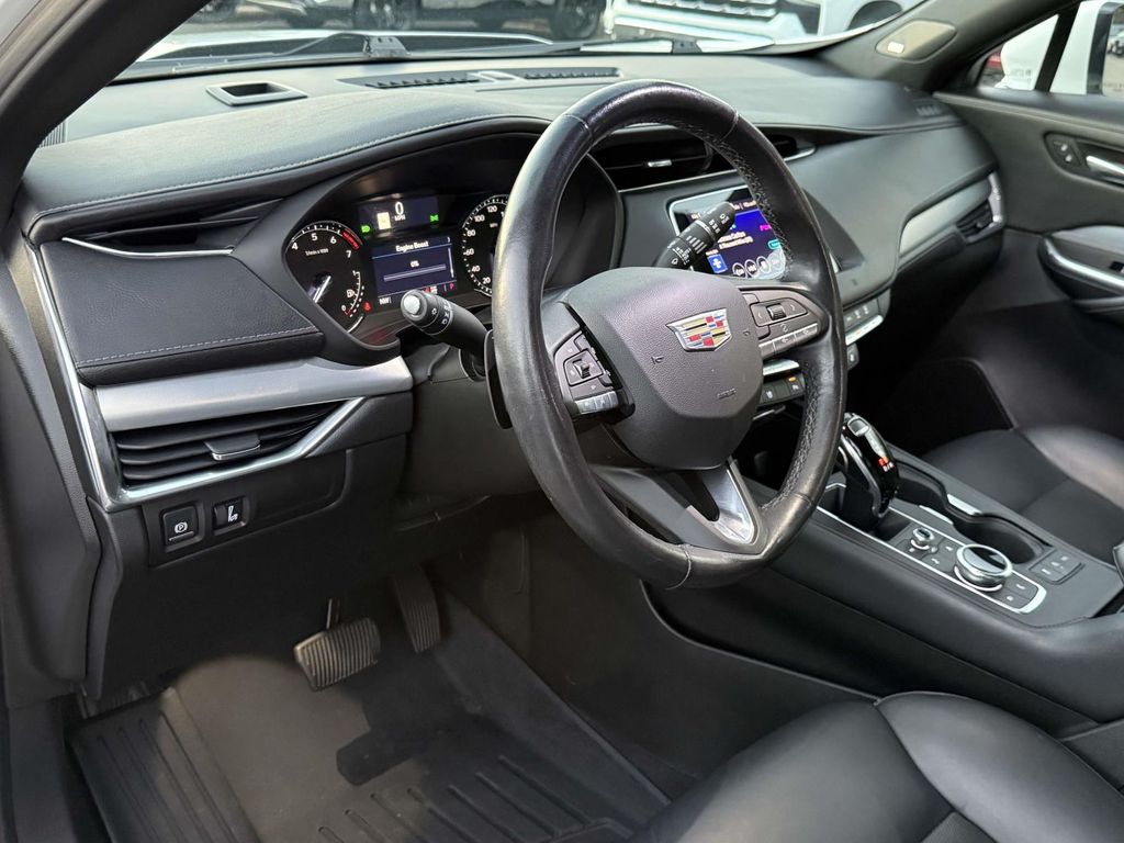 2021 Cadillac XT4 Premium Luxury — photo 1 of 12