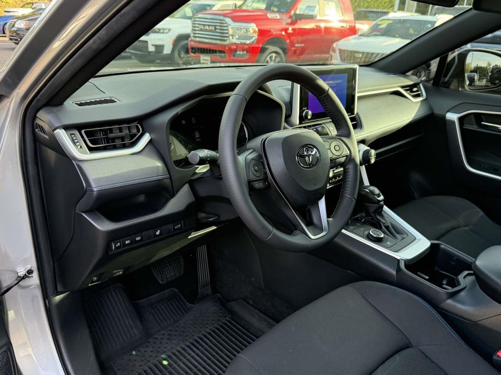 2023 Toyota RAV4 SE — photo 1 of 12