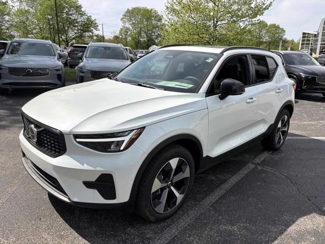 2026 Volvo XC40 B5 Core AWD