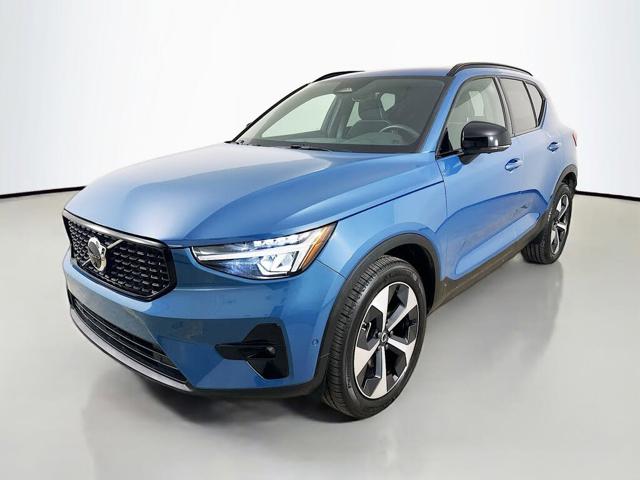 2025 Volvo XC40 B5 Plus Dark Theme AWD