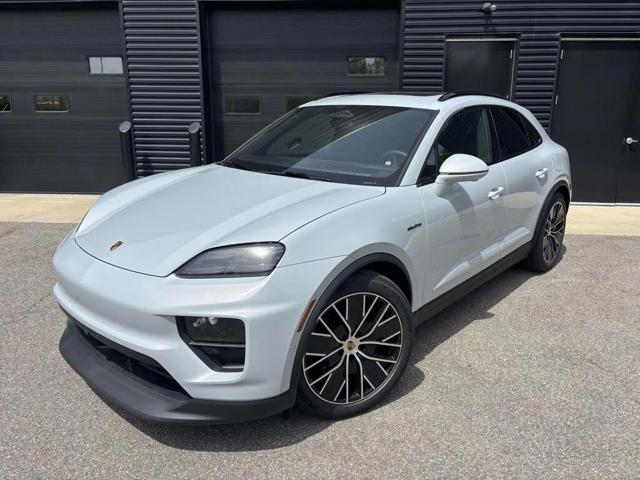 2026 Porsche Macan AWD