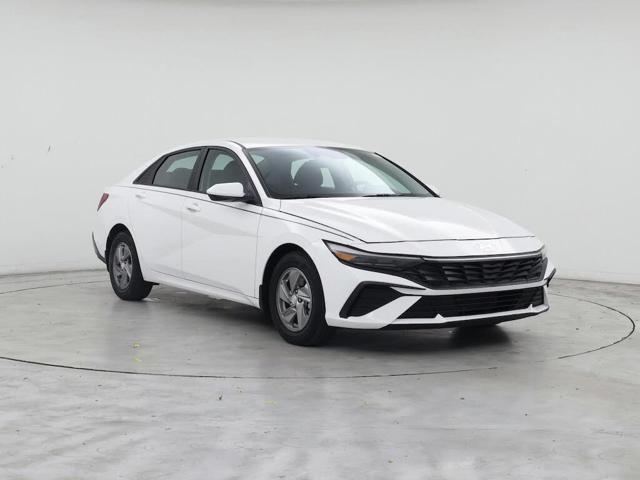 2024 Hyundai Elantra SE FWD