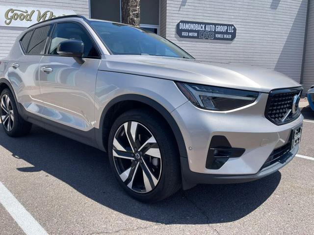 2023 Volvo XC40 B4 Plus Dark Theme