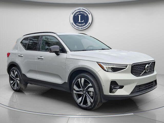 2025 Volvo XC40 B5 Plus Dark Theme AWD