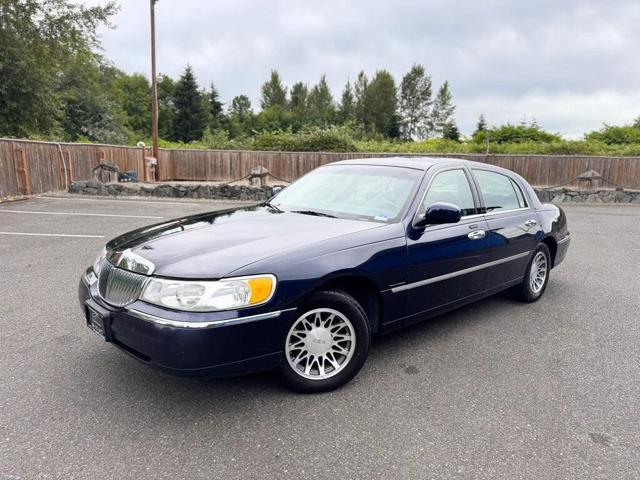 2001 Lincoln Town Car Signature
