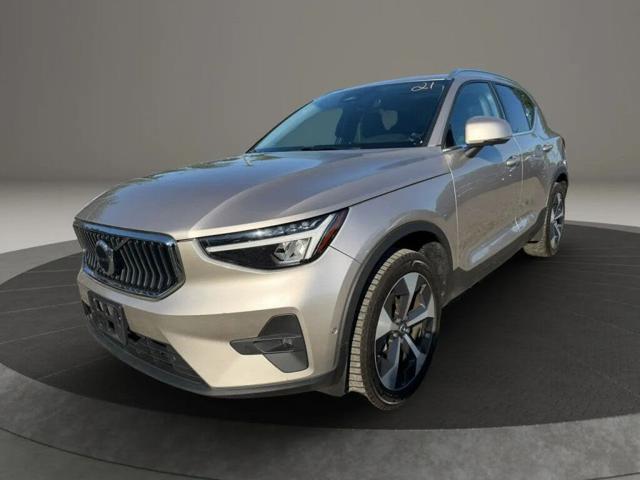 2024 Volvo XC40 B5 Plus Bright Theme AWD