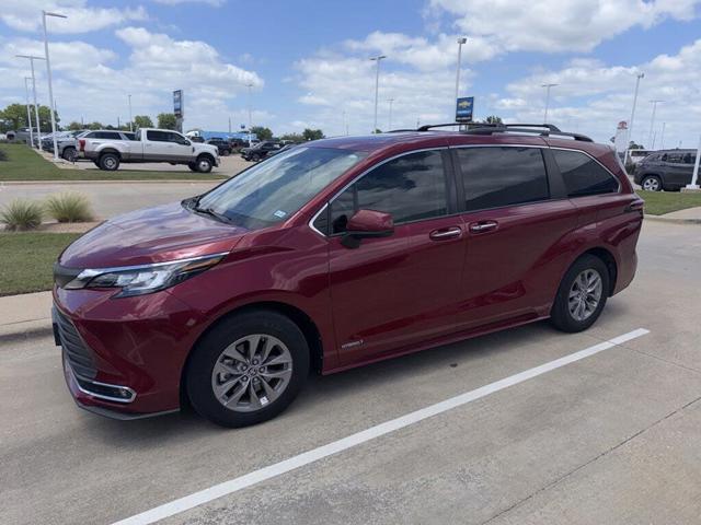 2021 Toyota Sienna XLE 7-Passenger FWD