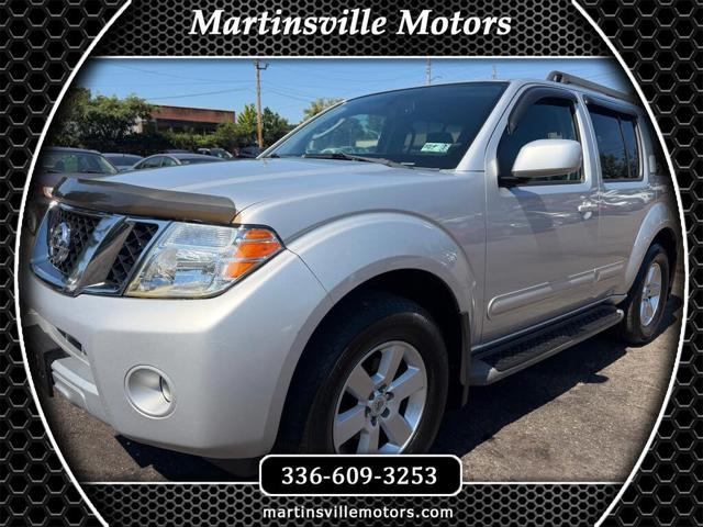 2011 Nissan Pathfinder LE