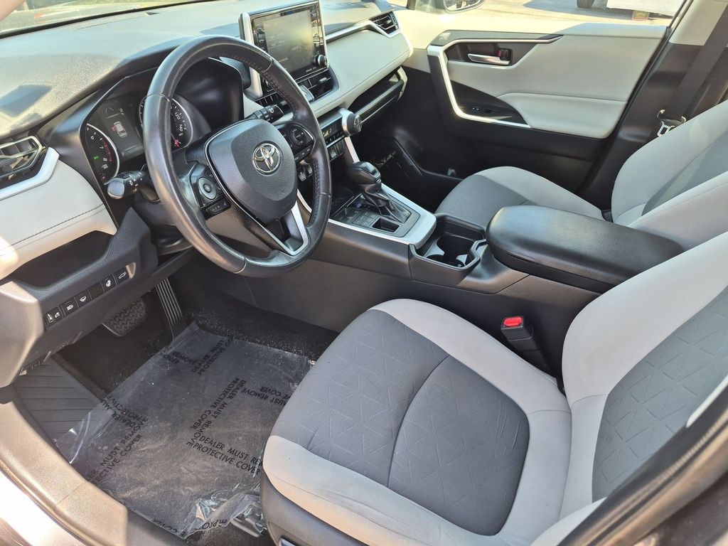 2019 Toyota RAV4 XLE — photo 1 of 12