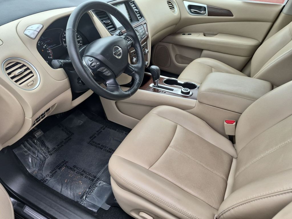 2020 Nissan Pathfinder Platinum — photo 1 of 12