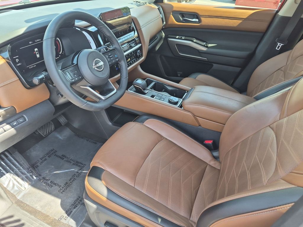 2022 Nissan Pathfinder Platinum — photo 1 of 12